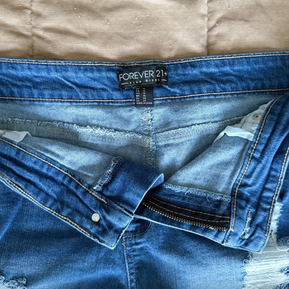 Forever 21 Blue Distressed Denim Jean Shorts 16 - Picture 3 of 3
